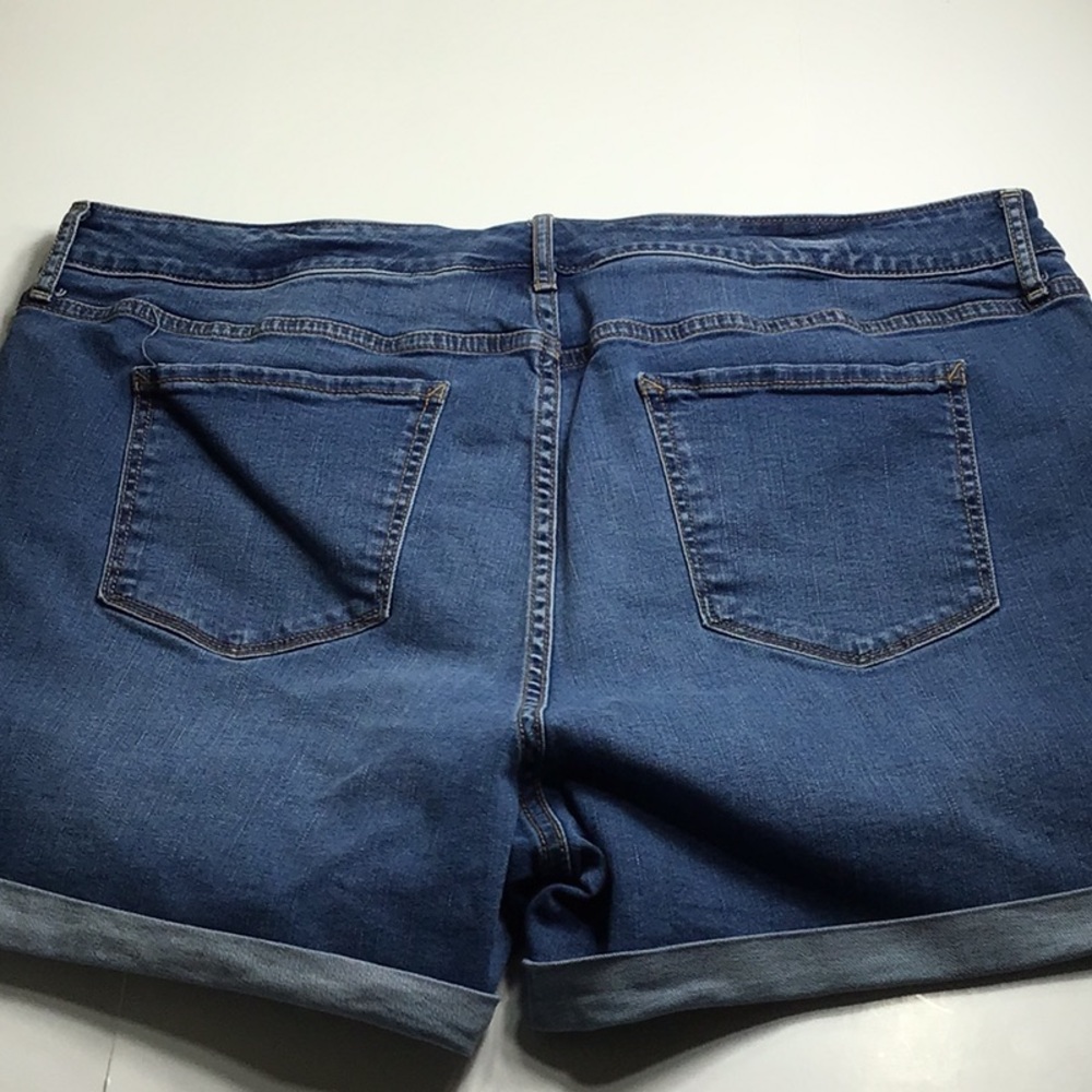 🌼3/$13🌼BUNDLE DEAL! a.n.a High Rise Blue Denim Short - Picture 4 of 11